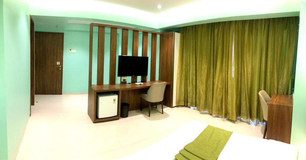 Hotel Seven Oaks Navi Mumbai Ngoại thất bức ảnh